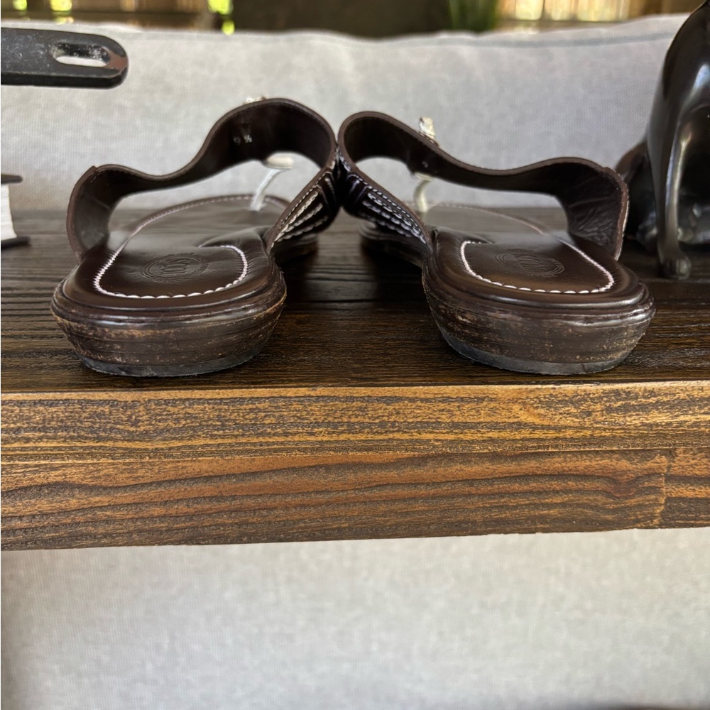 Tod’s Brown and white all Leather Tong Sandals Sz 9.5 - Picture 6 of 8